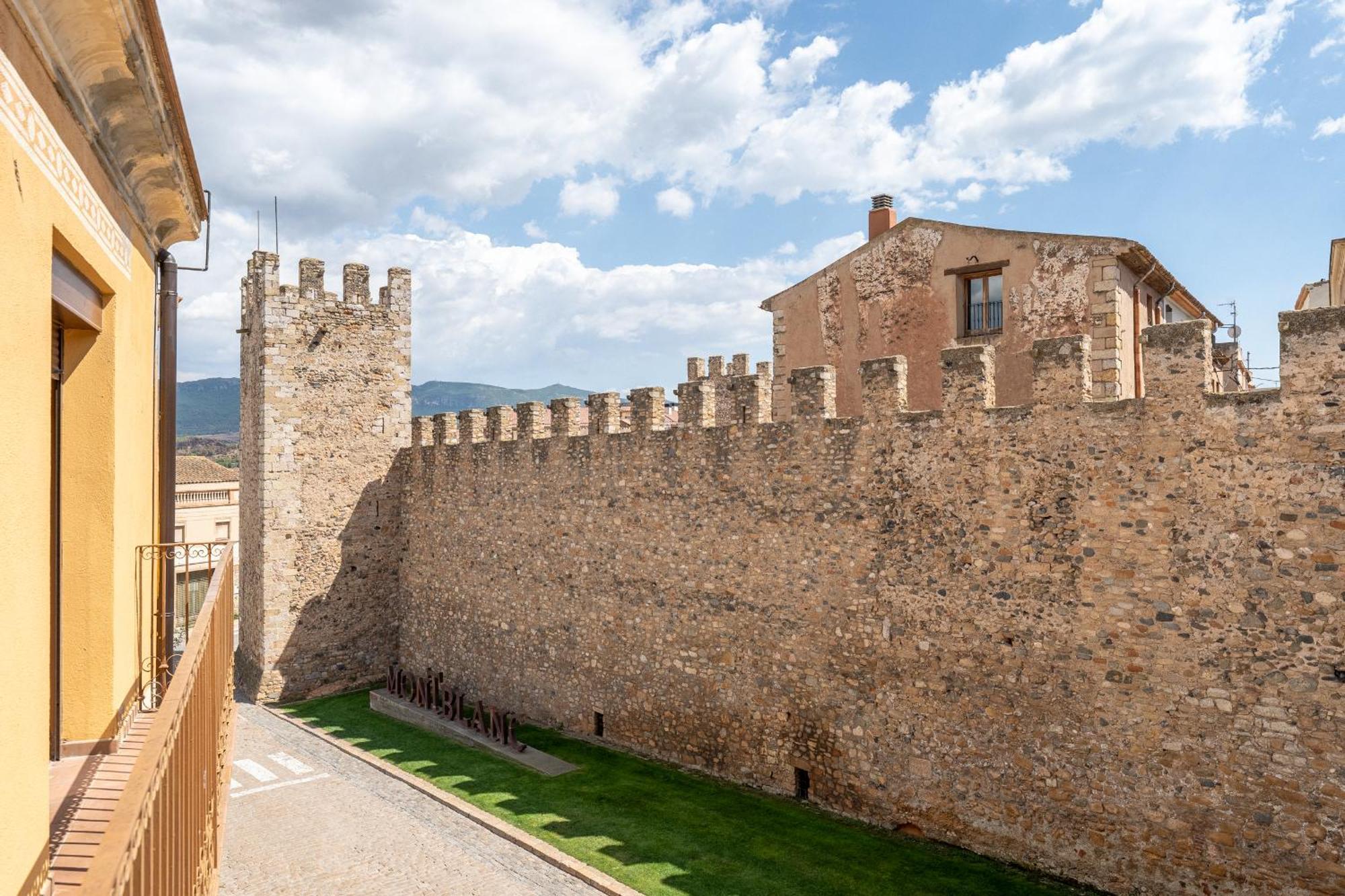 Hauzify I Vila Ducal Montblanc Buitenkant foto